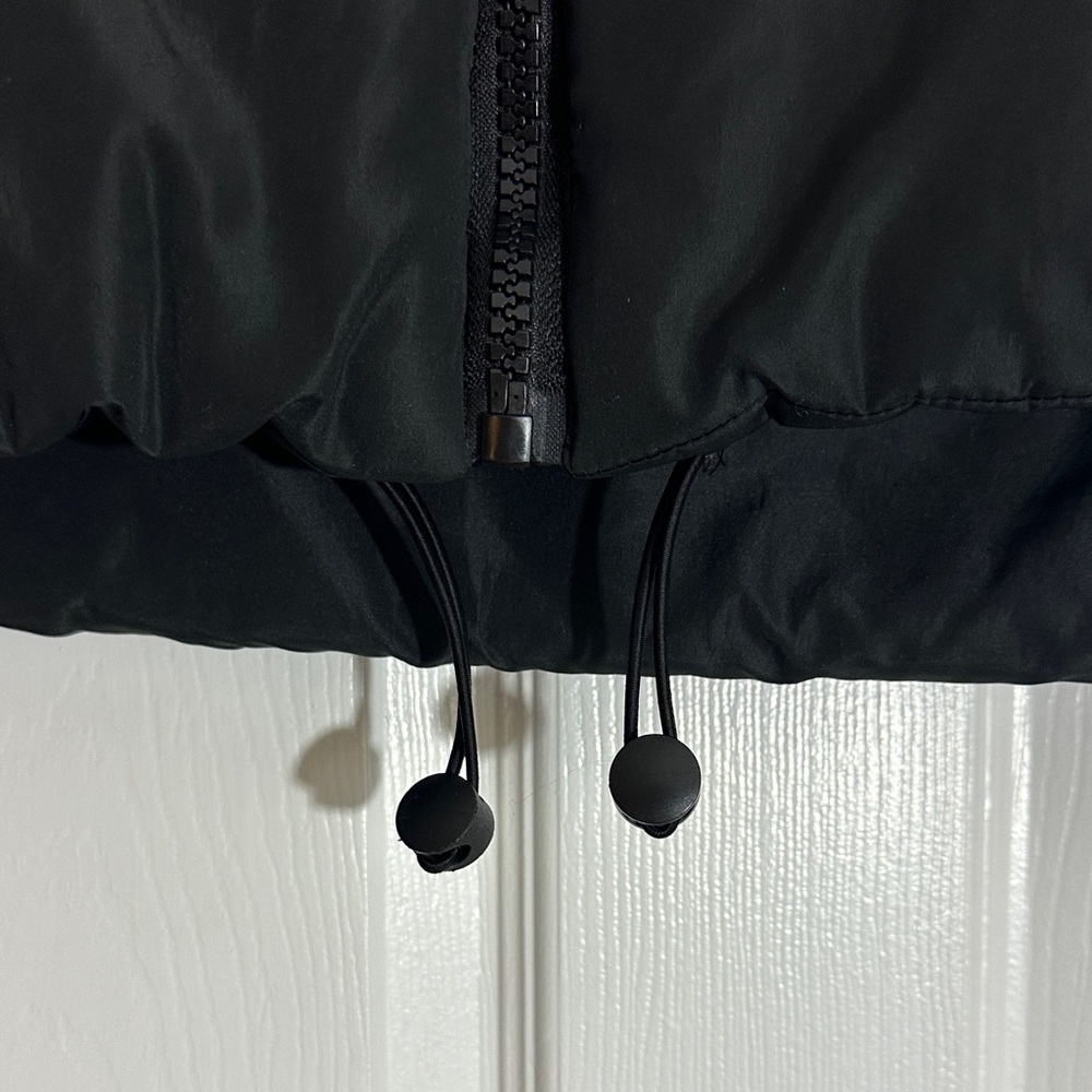 Black Puffer Crop Vest - Women's Sleeveless Jacket - Picture 3 of 7